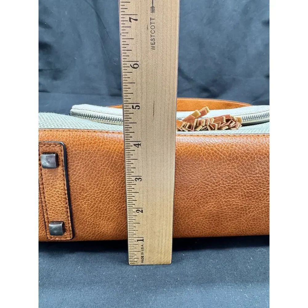 Simply Noelle Crossbody Hand Bag Purse Tan Zipper Front Pocket Old Money Preppy - Picture 13 of 14